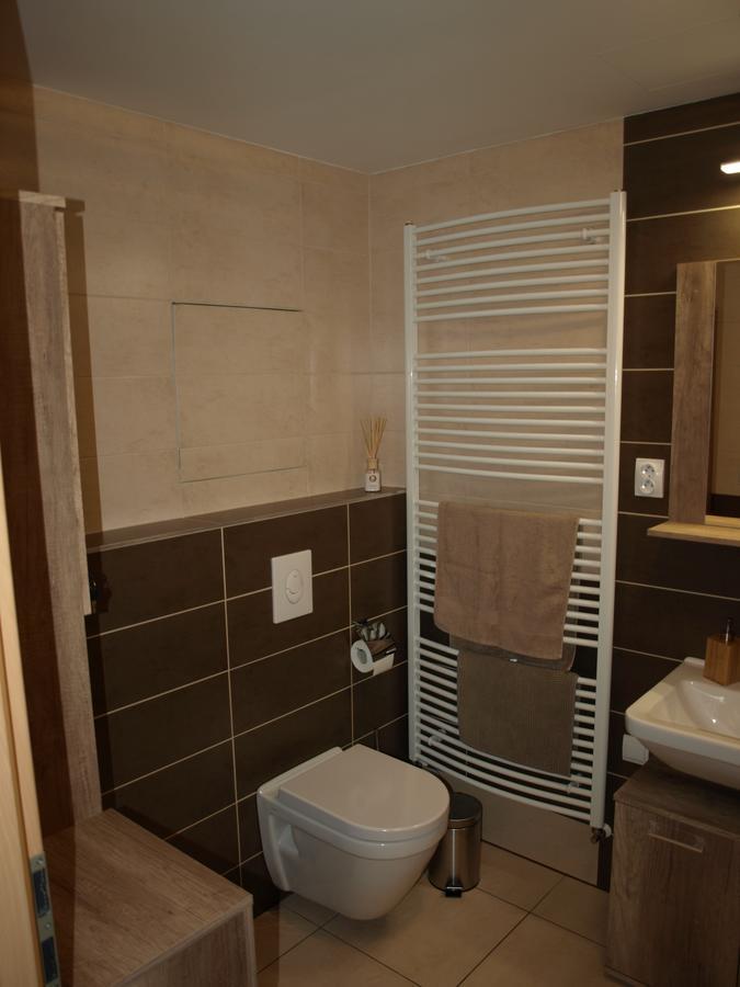 Apartman Self Check In/Out Врхлаби Экстерьер фото