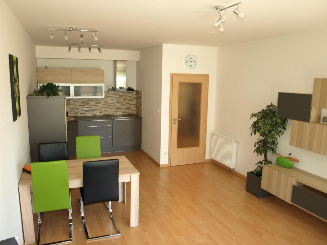 Apartman Self Check In/Out Врхлаби Экстерьер фото